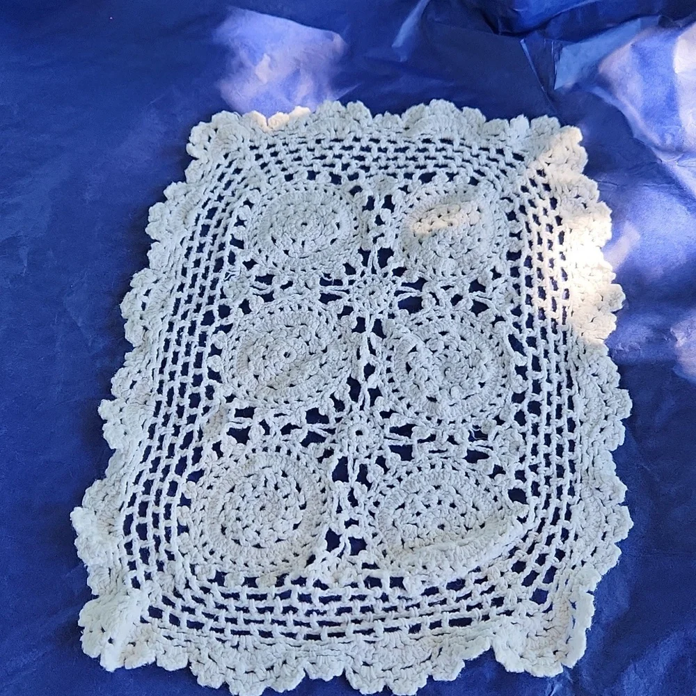 Set of 4 Vintage Doilies